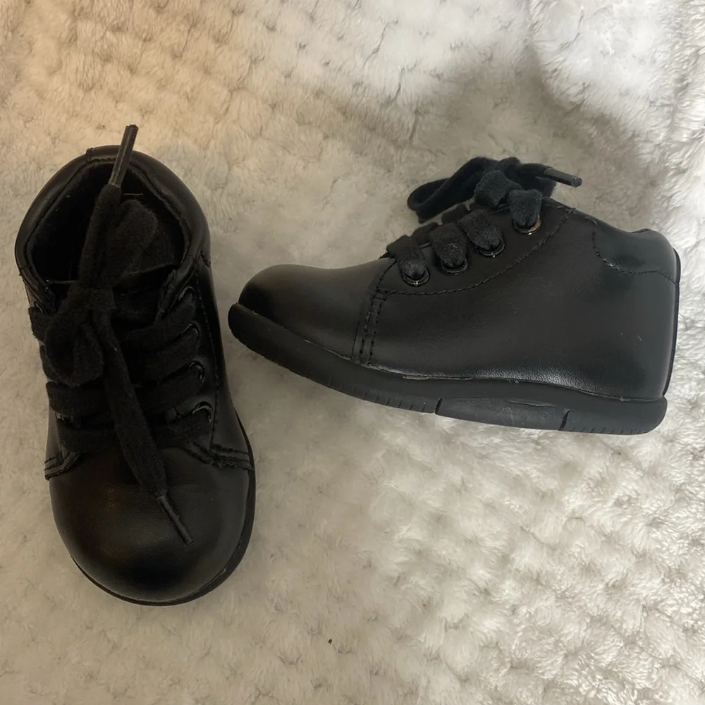 Stride rite leather baby shoes